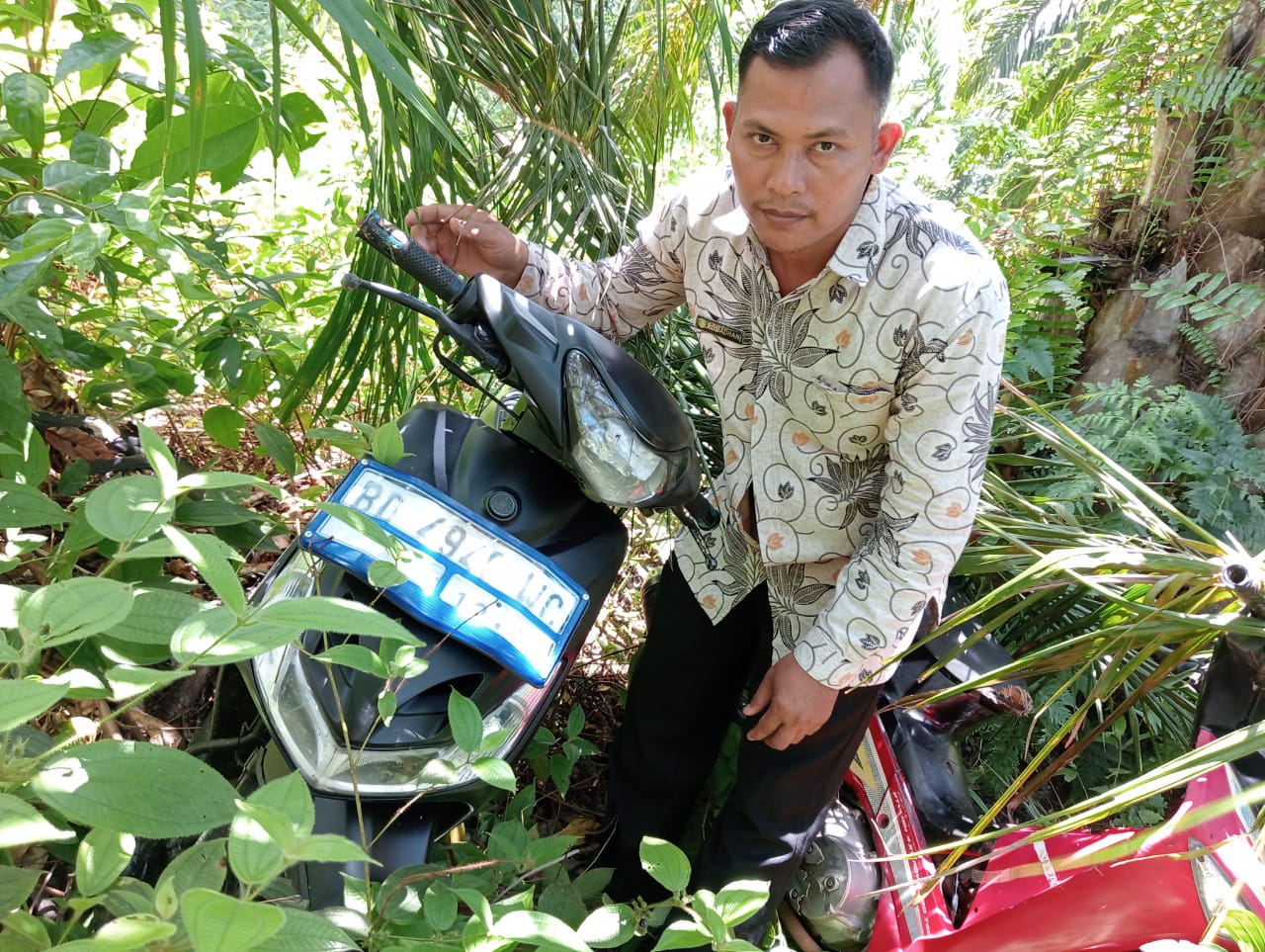 Dua Unit Motor Tak Bertuan Ditemukan di Kebun, Kini Sudah Diamankan di Polsek