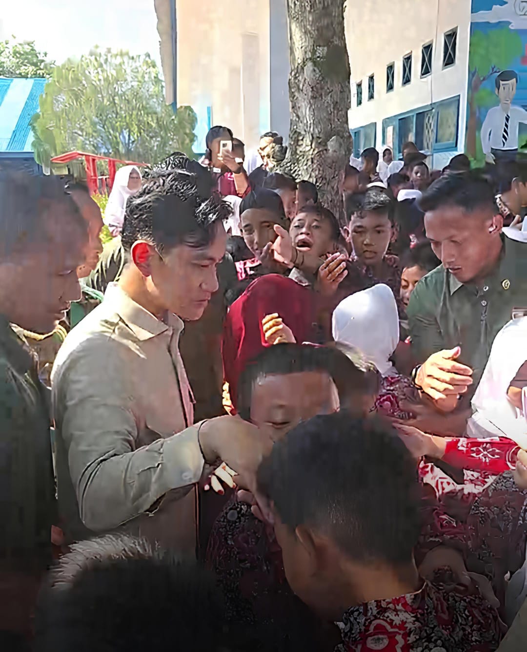 Wapres Gibran Sidak SDN 61 Bengkulu, Pastikan Menu Makan Bergizi Gratis Aman dan Layak