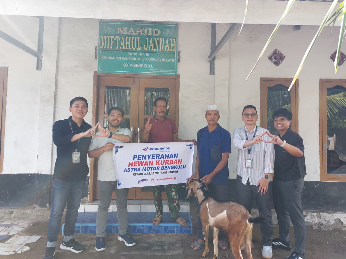 Rayakan Iduladha, Astra Motor Bengkulu Salurkan Kambing Kurban ke Masjid Miftahul Jannah