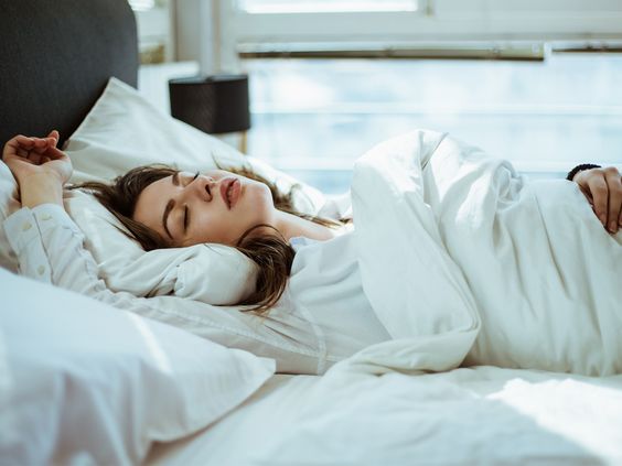 6 Manfaat Tidur Siang untuk Kesehatan yang Sayang Dilewatkan 