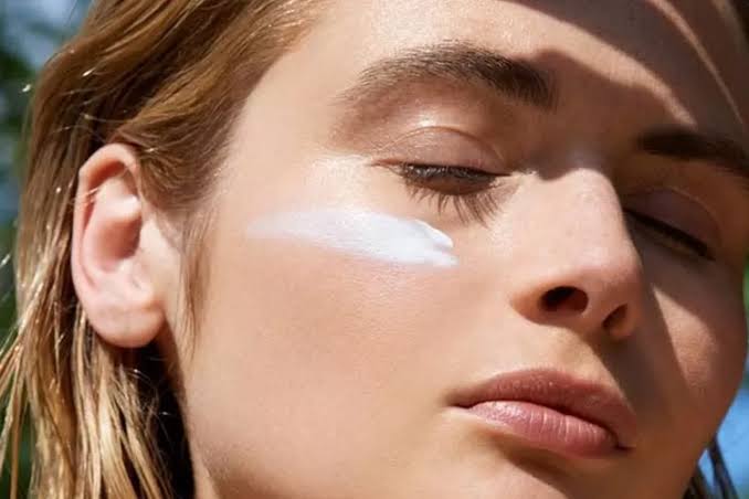 Bagaimana Sunscreen Yang Baik? Ternyata Bukan Hanya Tinggi SPF, Tapi Harus Memiliki Kandungan Berikut 