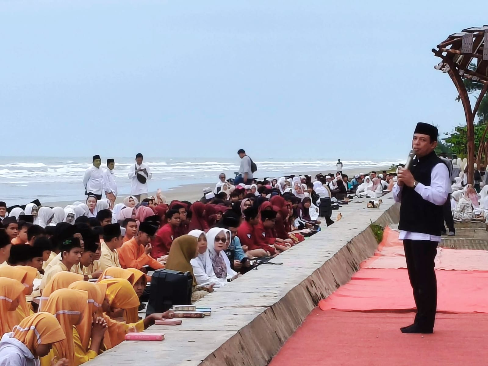 Perdana! Pemkot Bengkulu Gelar Gerakan Asmara Subuh Mengaji di Pantai Panjang