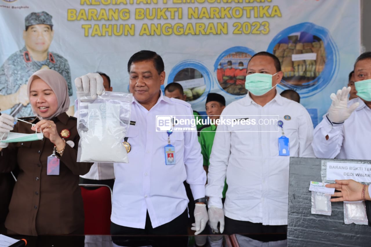 BNNP Bengkulu Tangkap Pengedar Narkoba Lintas Provinsi dan Musnahkan Sabu Senilai Rp 800 Juta 
