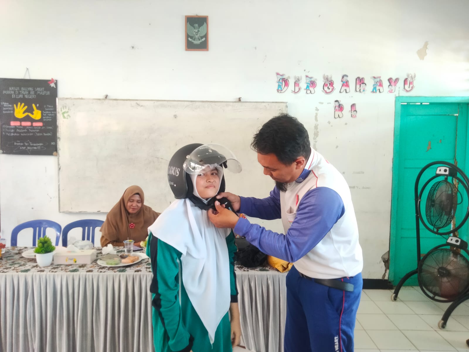 Astra Motor Bengkulu dan Polresta Edukasi Keselamatan Berkendara di SMPN 10 Kota Bengkulu