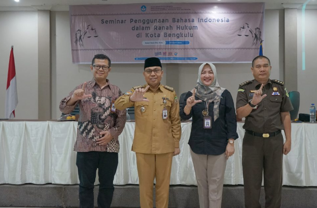 Pemprov Adakan Seminar Penggunaan Bahasa Indonesia: Upaya Peningkatan Mutu Bahasa 