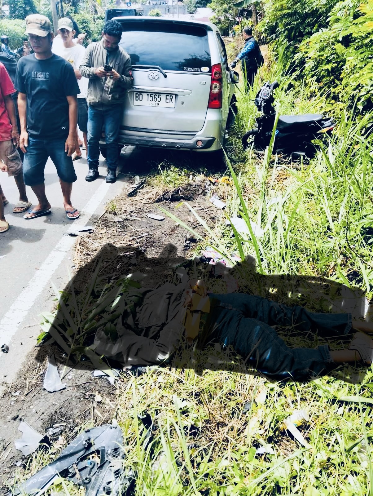 Tabrakan Maut di Masmambang, Avanza Hilang Kendali, Pasangan Pengendara Motor Tewas di Tempat