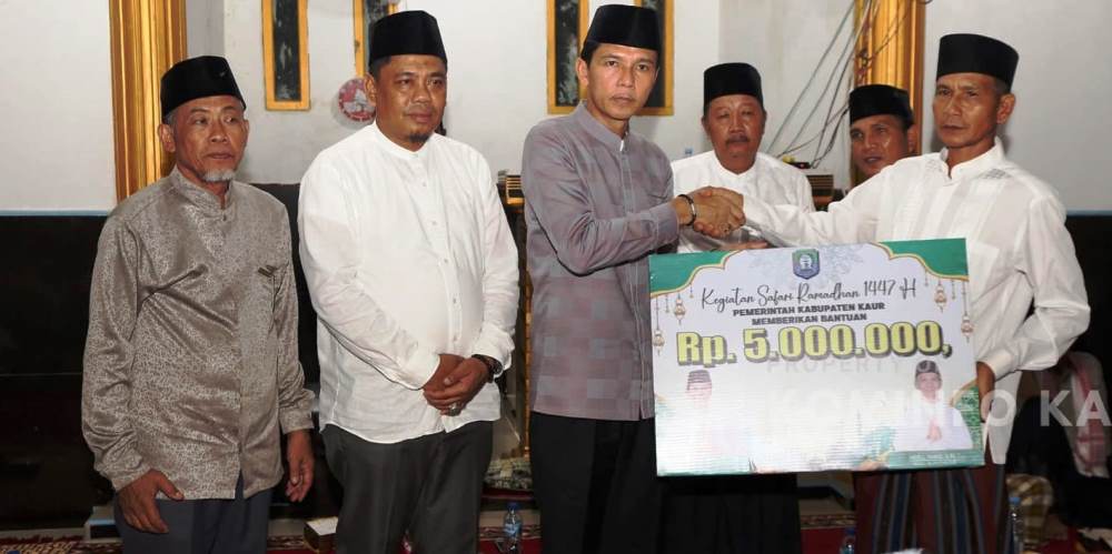 Safari Ramadan di Kinal, Bupati Kaur Sinkronkan Program Bibit Sawit dan Perda Ternak