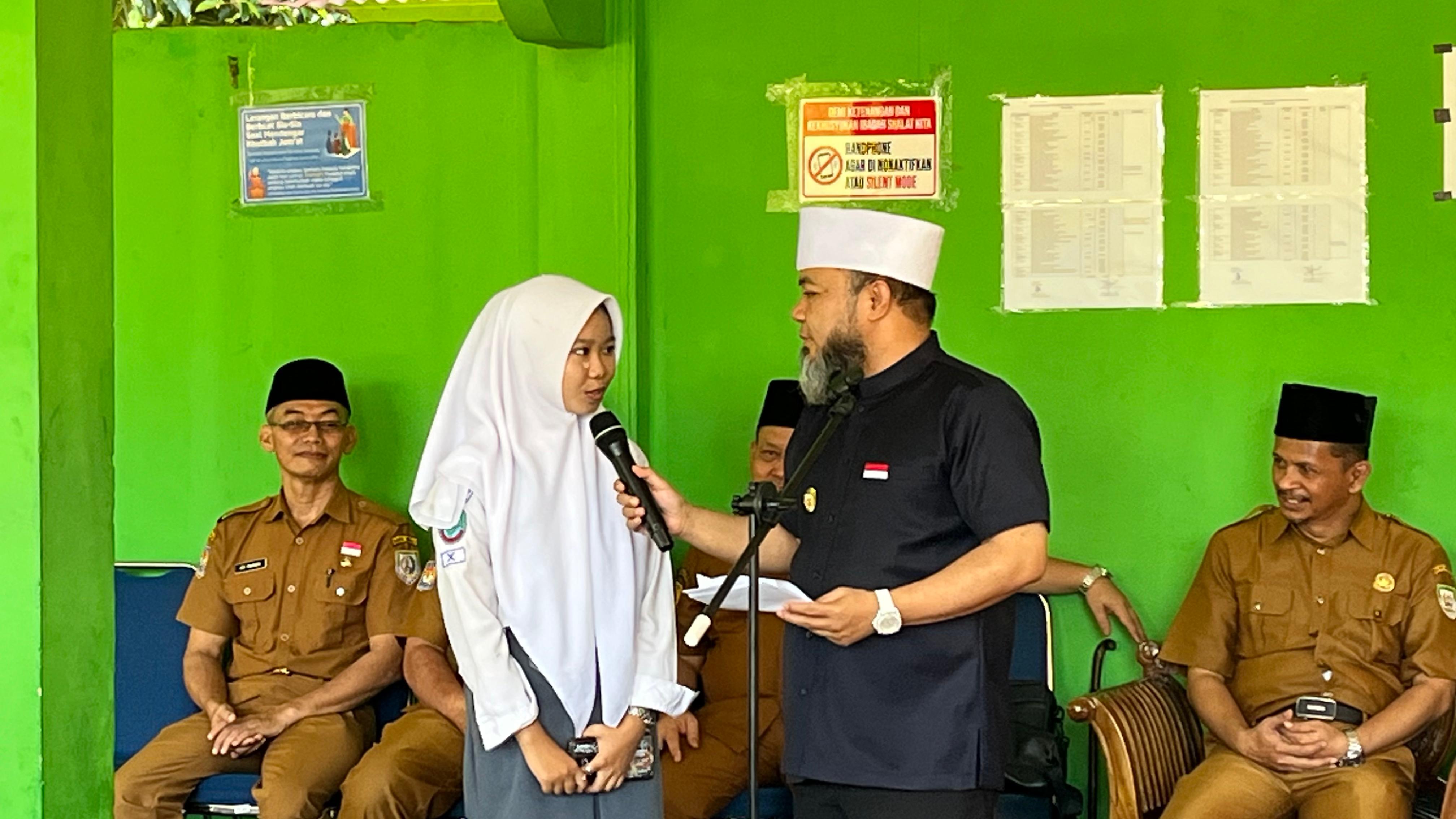 Helmi Hasan Buka Retreat Merah Putih di SMAN 10 Bengkulu, Tekankan Pembentukan Karakter 