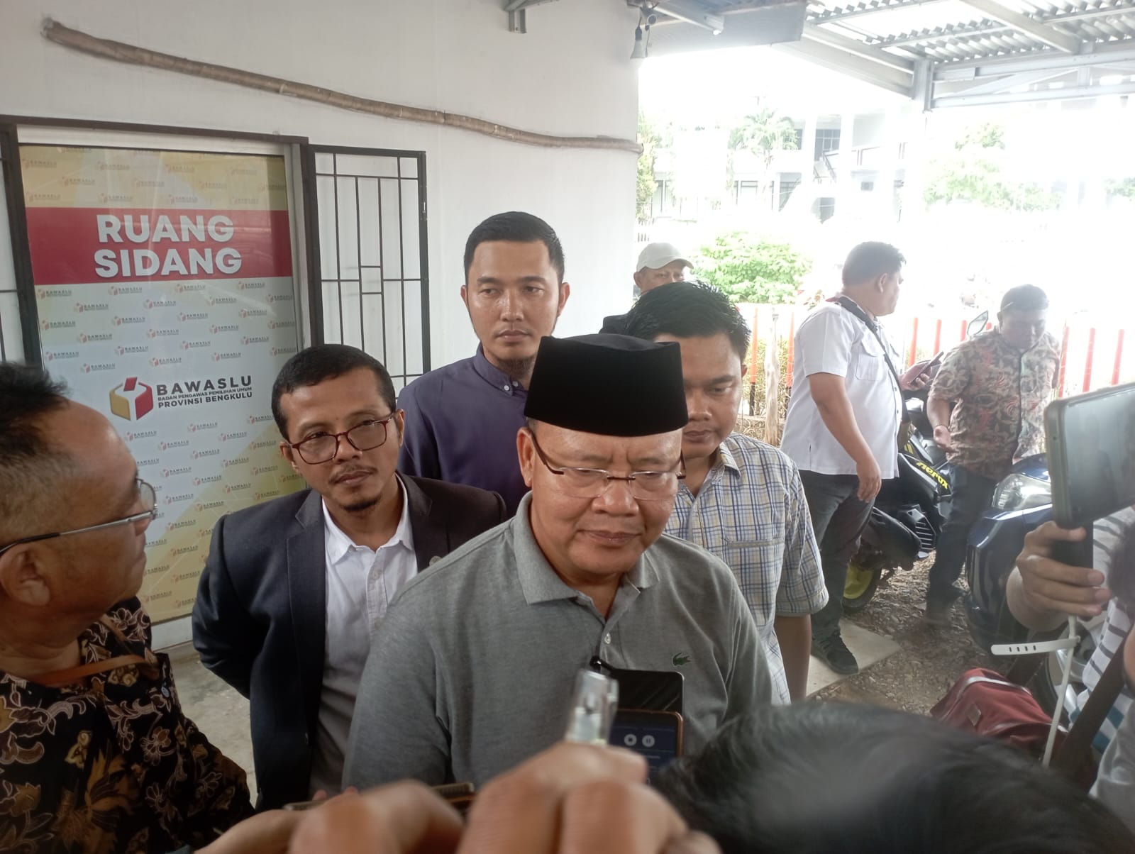 Laporan di Bawaslu, Tim Hukum Romer:  Cagub Rohidin Tak Terbukti Lakukan Pelanggaran Pemilu 