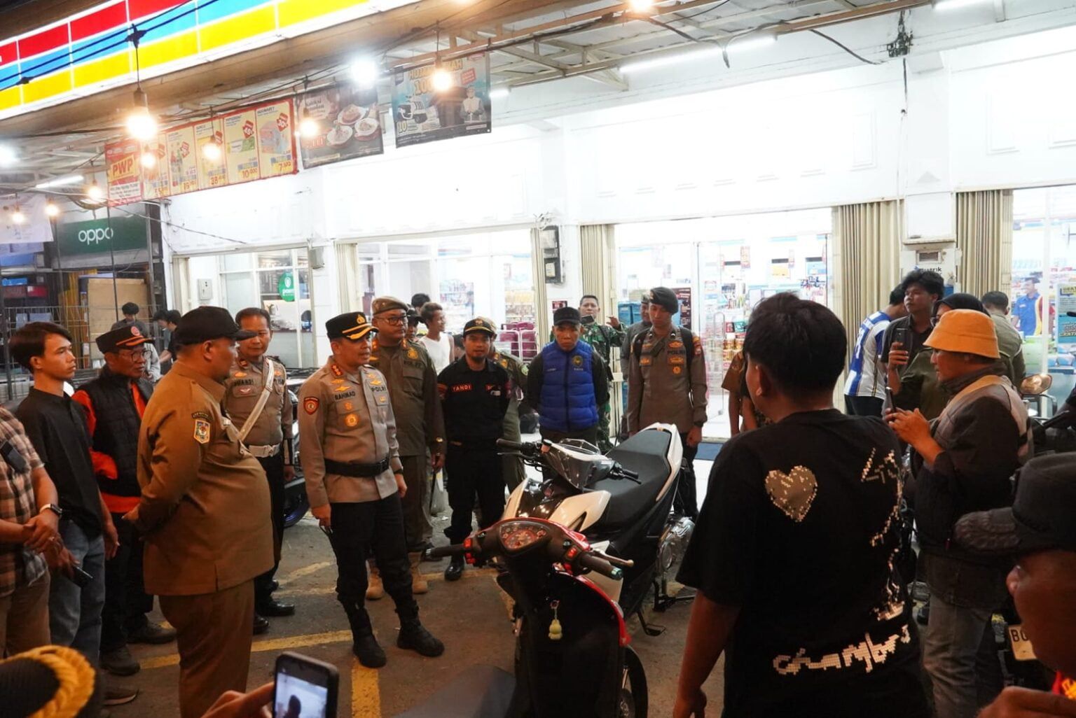 Jam Malam Pelajar Diterapkan, Jajaran Turun Patroli, Remaja Nongkrong dan Bawa Sajam Diamankan