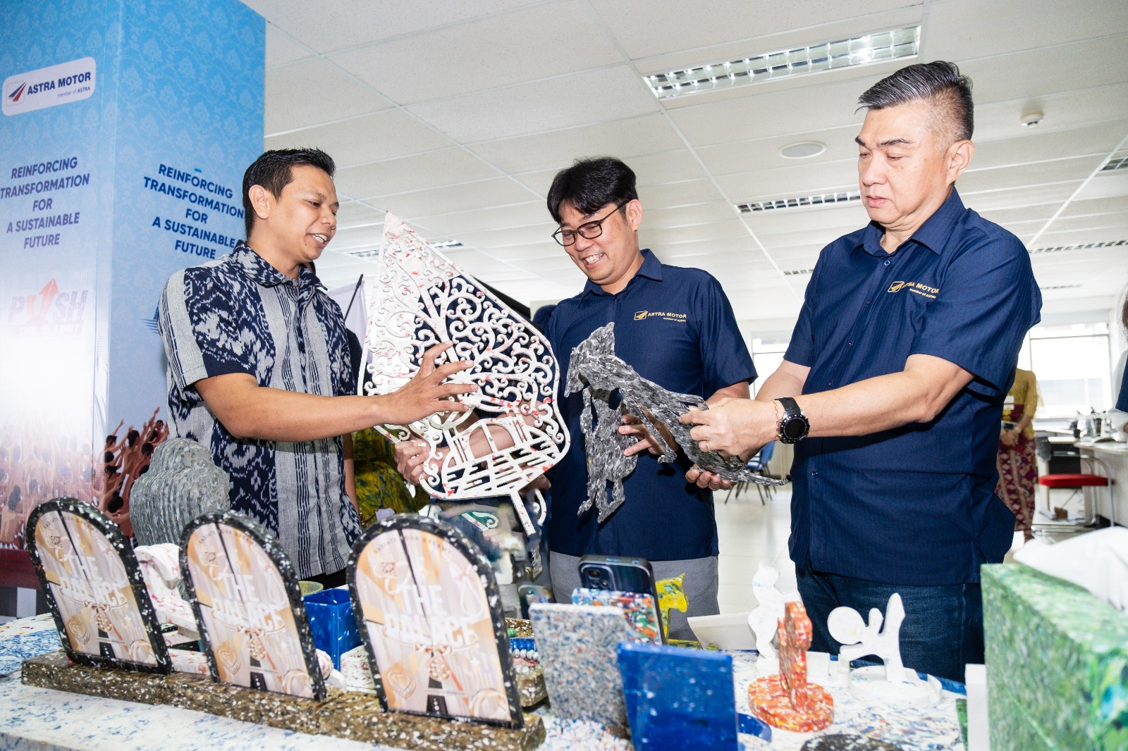 Ubah Sampah Jadi Karya, Astra Motor dan KarFa Hadirkan Peluang untuk Difabel