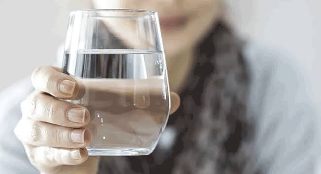 Cara Aman Melakukan Diet Air Putih untuk Turunkan Berat Badan