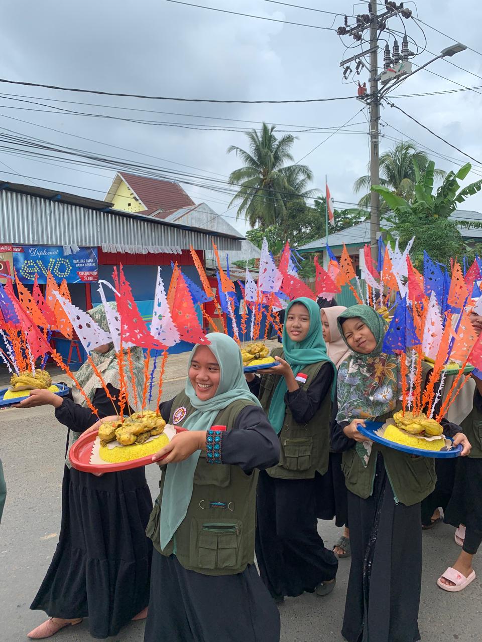 Peringati Maulid Nabi, Warga Talang Kering Pawai Jambar Nasi Kuning 