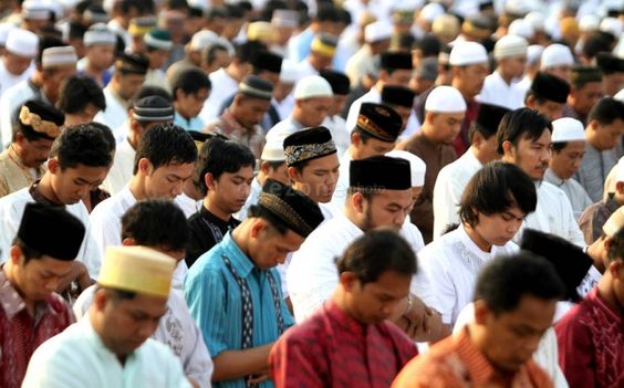 Lebih Pilih Pekerjaan, Simak Hukum Meninggalkan Shalat Jumat Saat Bekerja 