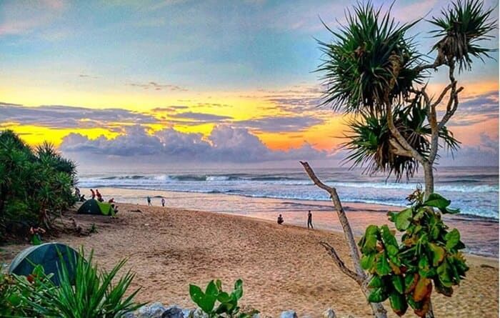 Berwisata ke Pantai Waru Waru yang Sangat Menarik Di Malang 