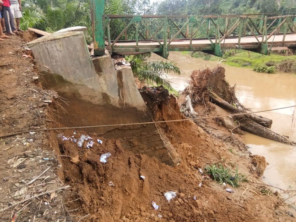 Tergerus Air, Jembatan Pagar Din Tak Dapat Dilalui