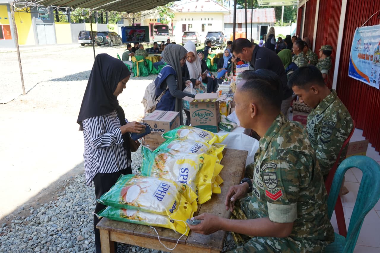 Pasar Murah Kodim 0408 Bengkulu Selatan Diserbu Warga Manna