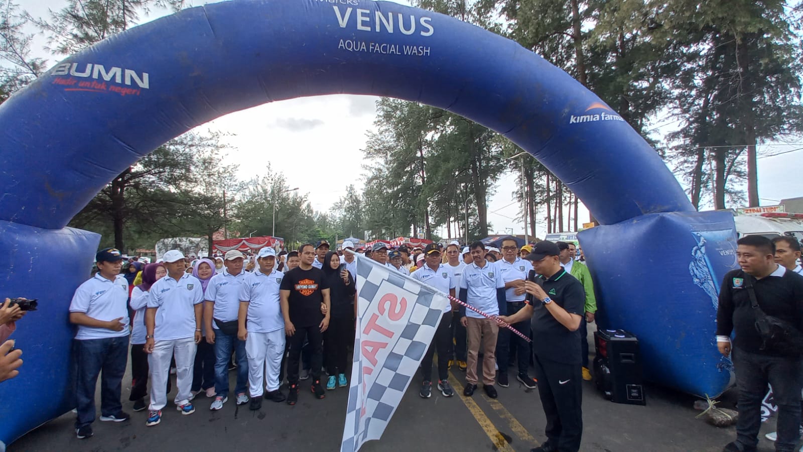 Ribuan Masyarakat Bengkulu Meriahkan Launching Car Free Day Rafflesia di Pantai Panjang