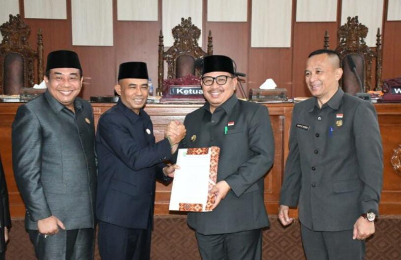 Pj Walikota Terima Rekomendasi LKPJ 2023 Dari DPRD