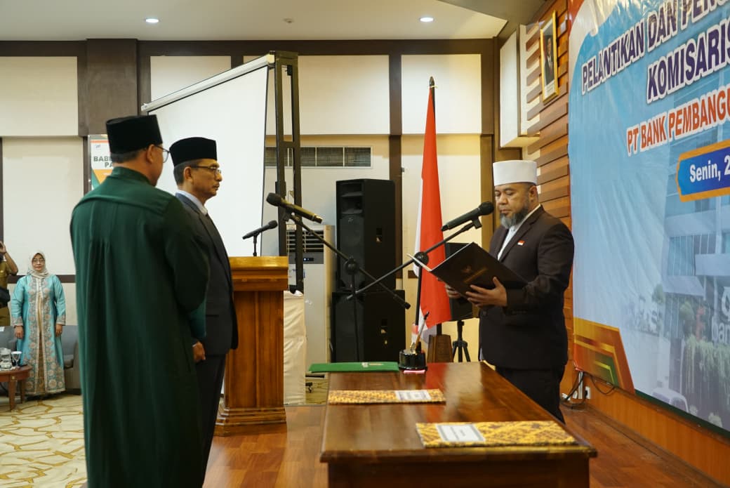 Dilantik Gubernur, Drs Riduan Kini Jabat Komisaris Independen Bank Bengkulu