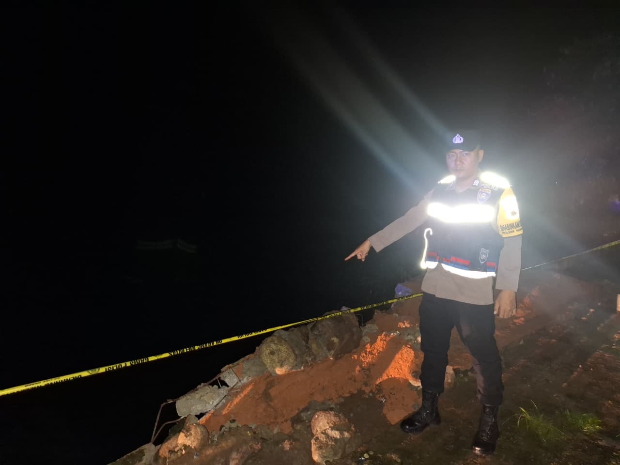 Sungai Kedurang Meluap, Satu Bangunan Salon di Desa Lawang Agung Amblas Terbawa Longsor