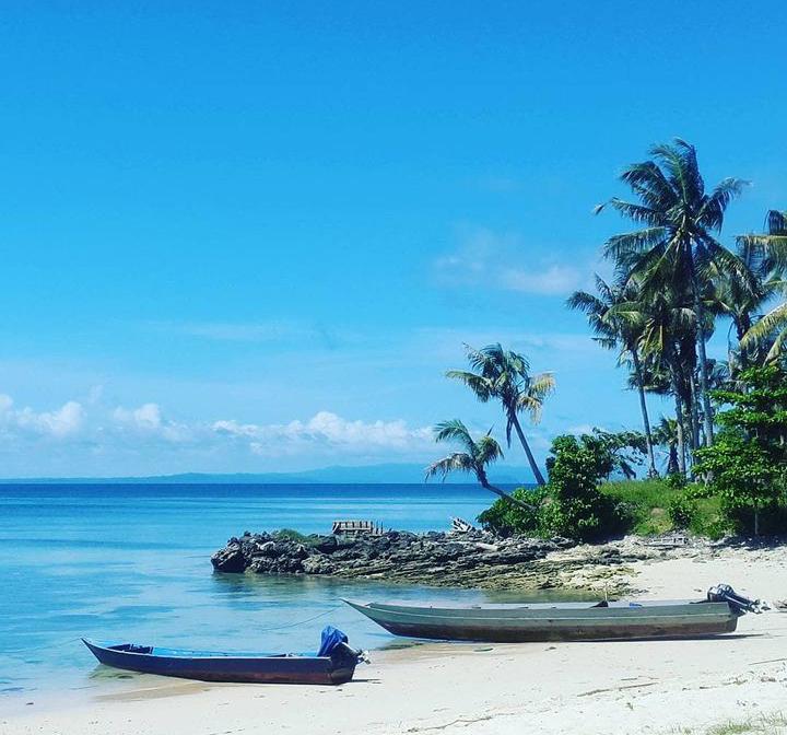 Berkunjung ke Pantai Mailan Makbon di Papua Barat