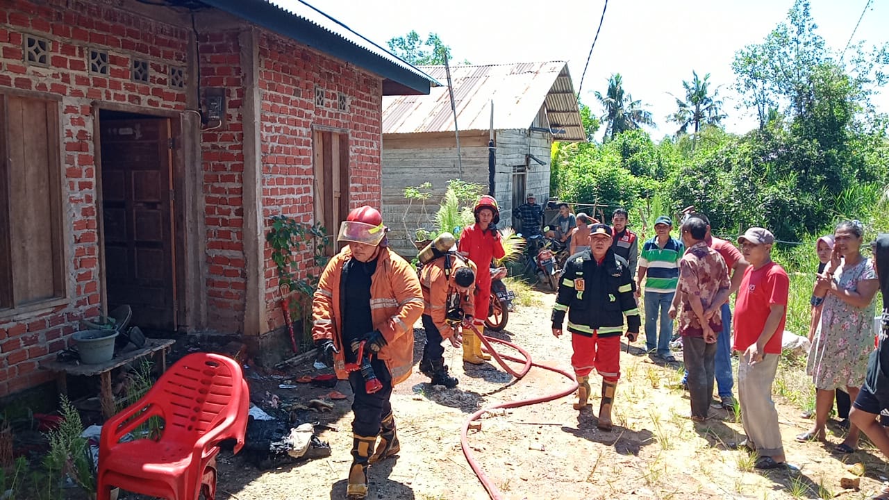 Ribut dengan Istri, Warga Kota Bengkulu Bakar Rumah Sendiri 