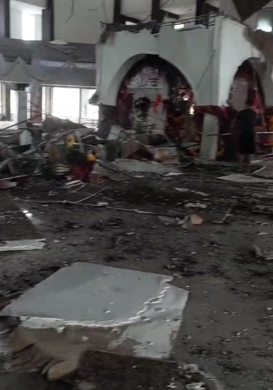 Plafon Gedung Balai Buntar Ambruk Akibat Gempa 6,3 SR