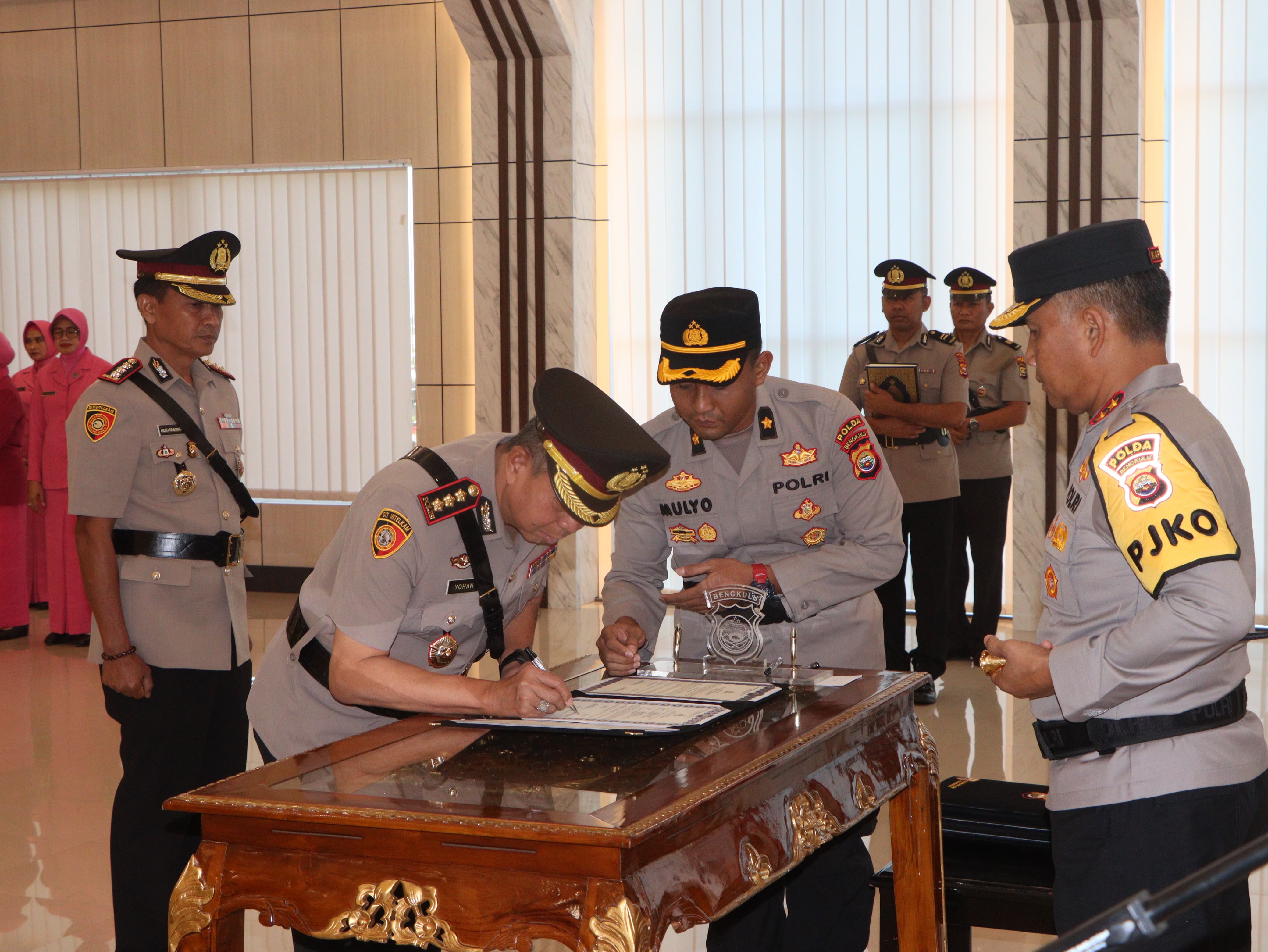 Kapolda Bengkulu Pimpin Sertijab Pejabat Strategis, Tegaskan Pentingnya Pelayanan Publik dan Penegakan Hukum