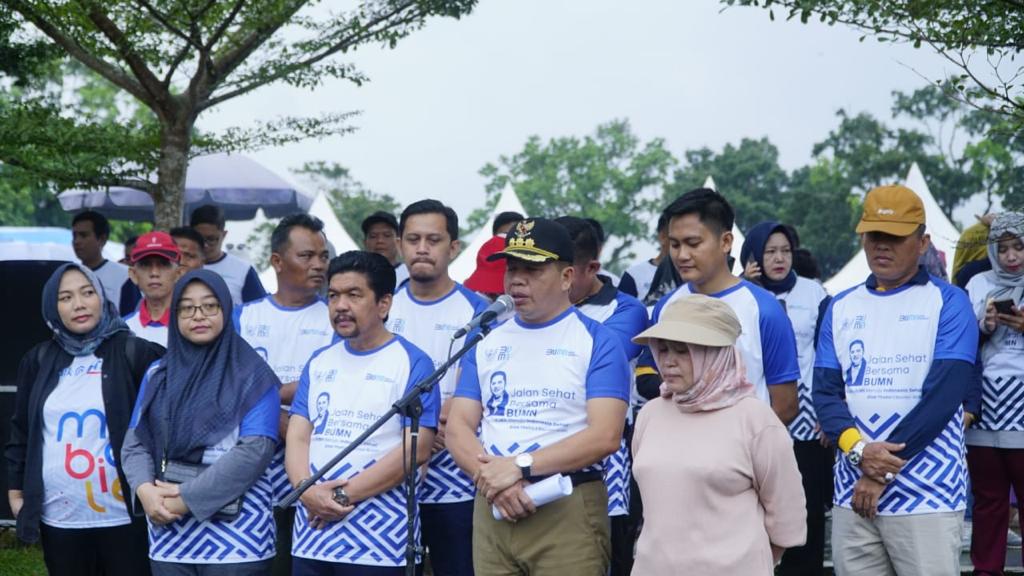 Meriahkan HUT Kementerian BUMN ke-25, PLN Ajak BUMN dan Masyarakat di Sarolangun Jalan Sehat Bersama