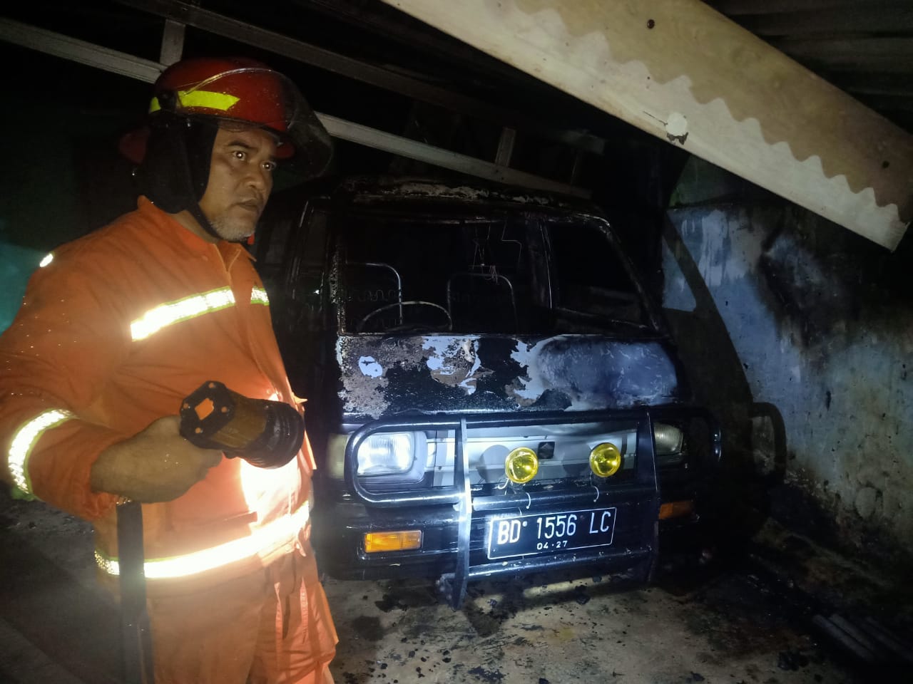 2 Rumah dan 1 Unit Mobil Terbakar di Kelurahan Surabaya