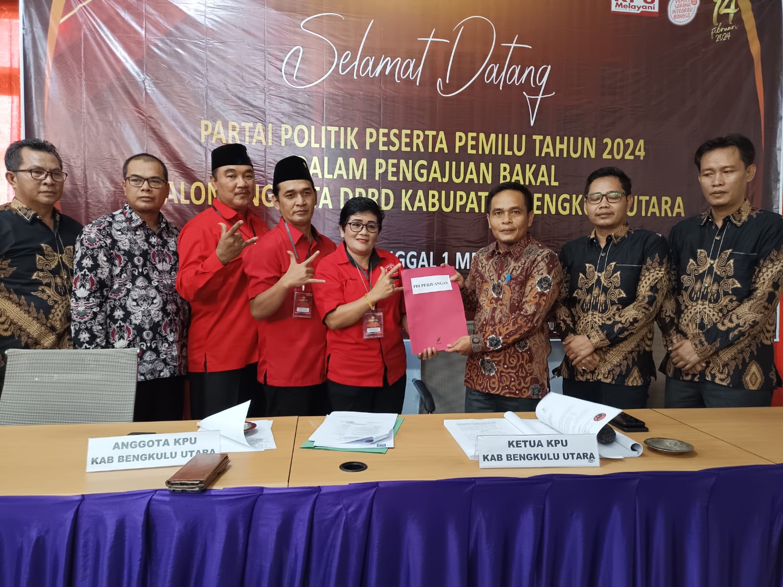PDIP Parpol Pertama Daftarkan Bacaleg ke KPU Bengkulu Utara 