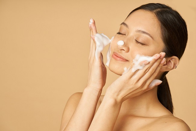 Basic Skincare: 3 Langkah Perawatan Dasar Guna Menjaga Kulit Mulus