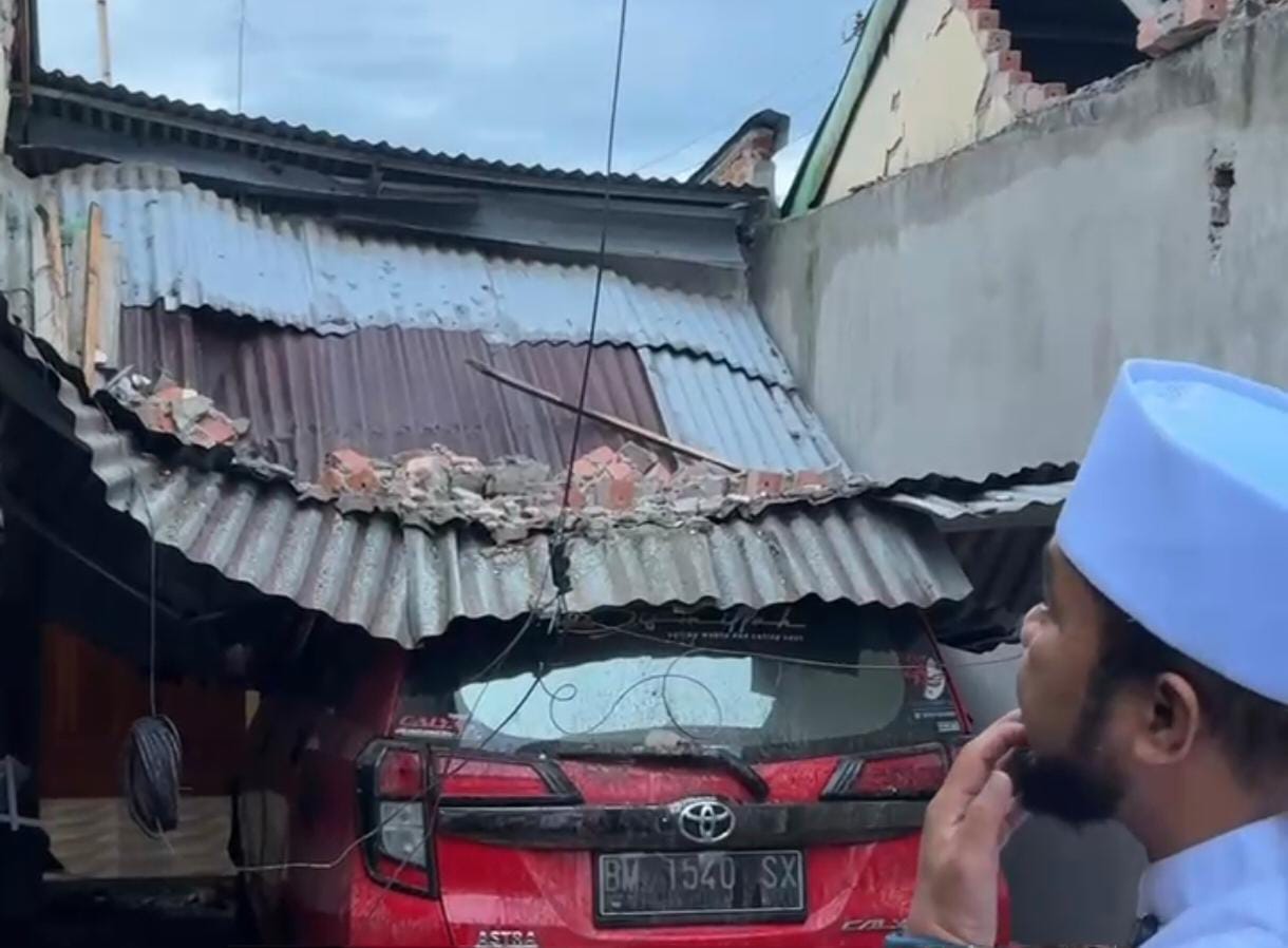 Gubernur Bengkulu Tinjau Rumah Warga yang Rusak Akibat Gempa 6,3 SR