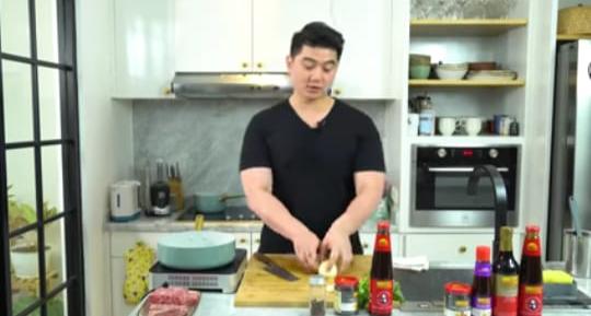 Intip Rahasia Chef Arnold, Bikin Wangi Masakan Daging