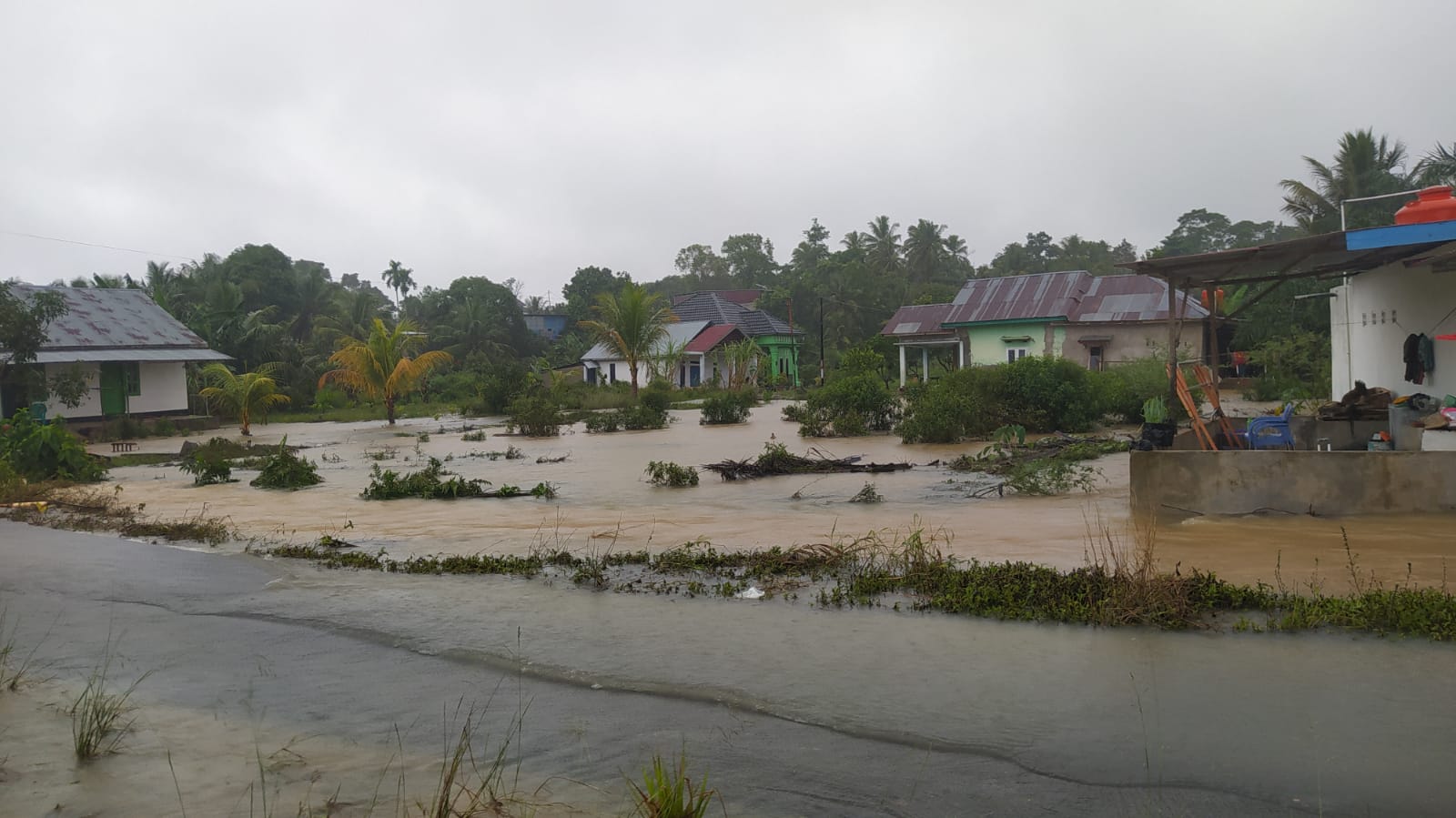 Ribuan KK Terdampak Banjir, Kesulitan Pakaian dan Makanan