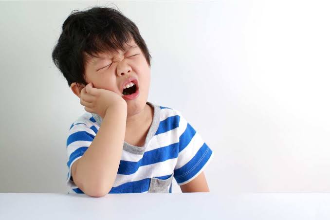 Anak Menderita Sakit Gigi? Coba Atasi dengan 5 Cara Ini