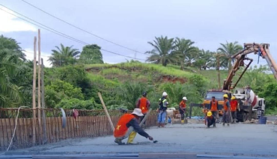  Finishing Dikebut, Jembatan Sekunyit Kecil Ditarget Awal Mei Bisa Dilalui