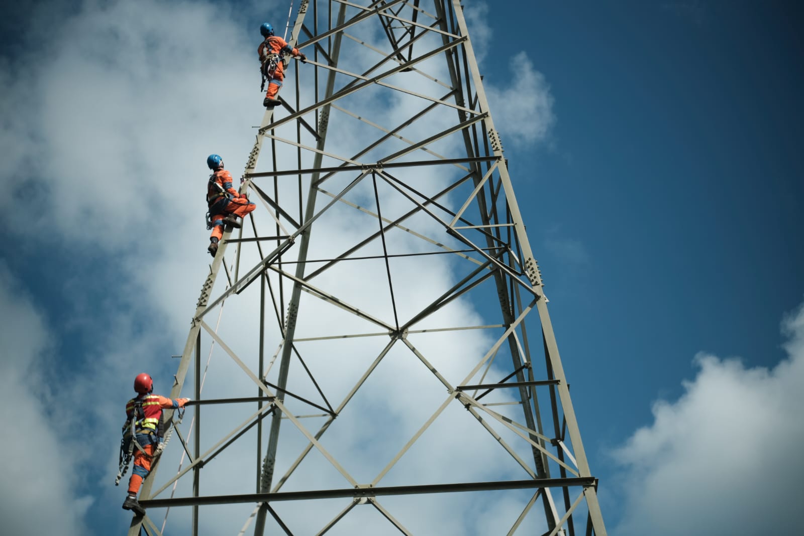 Perkuat Kelistrikan Sumatera Selatan, PLN Lakukan Final Check SUTET 275 kV