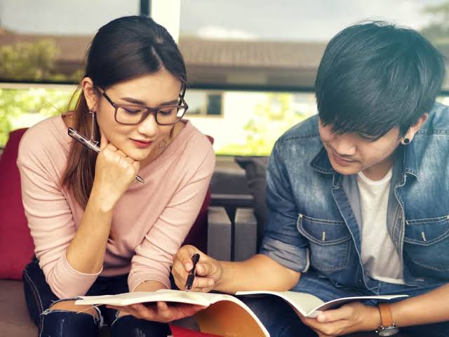 Jika Wanita Tunjukkan Tanda Ini, Dia Menyukai Secara Diam-diam