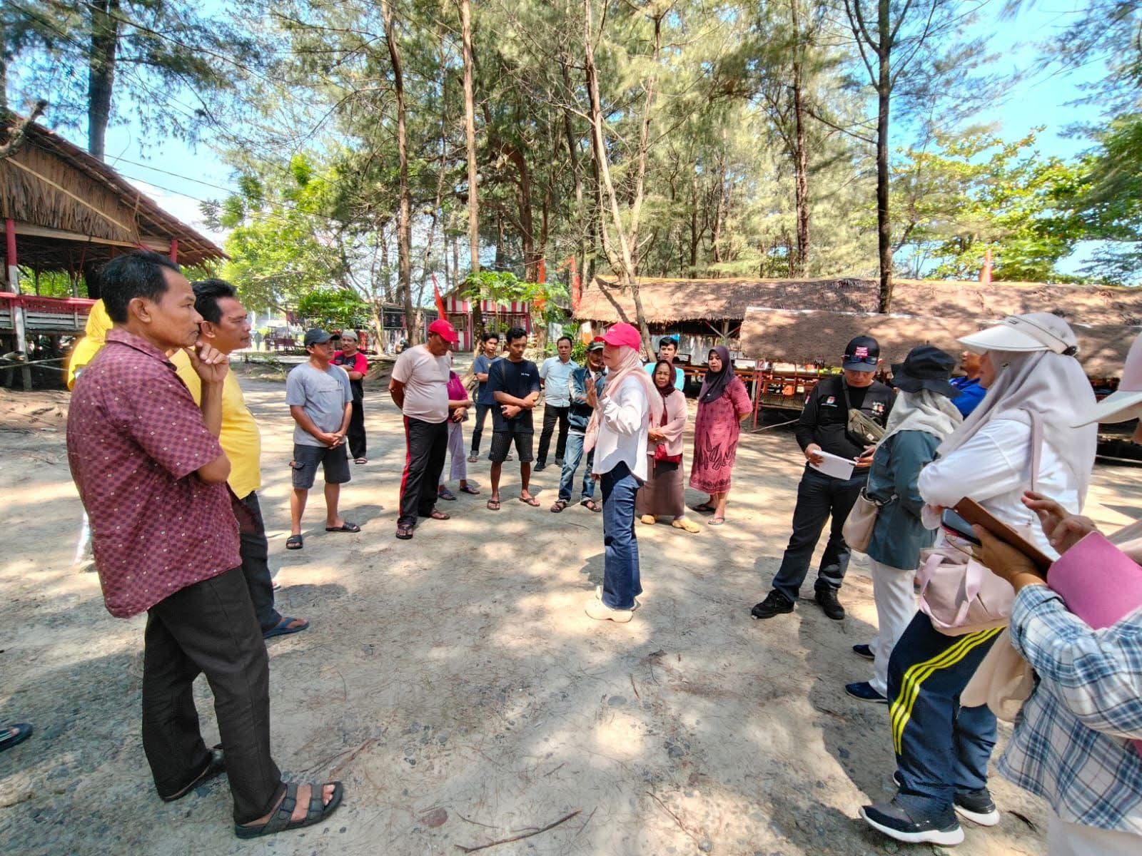 Pedagang Bersedia Tertibkan Lapak di Pantai Panjang