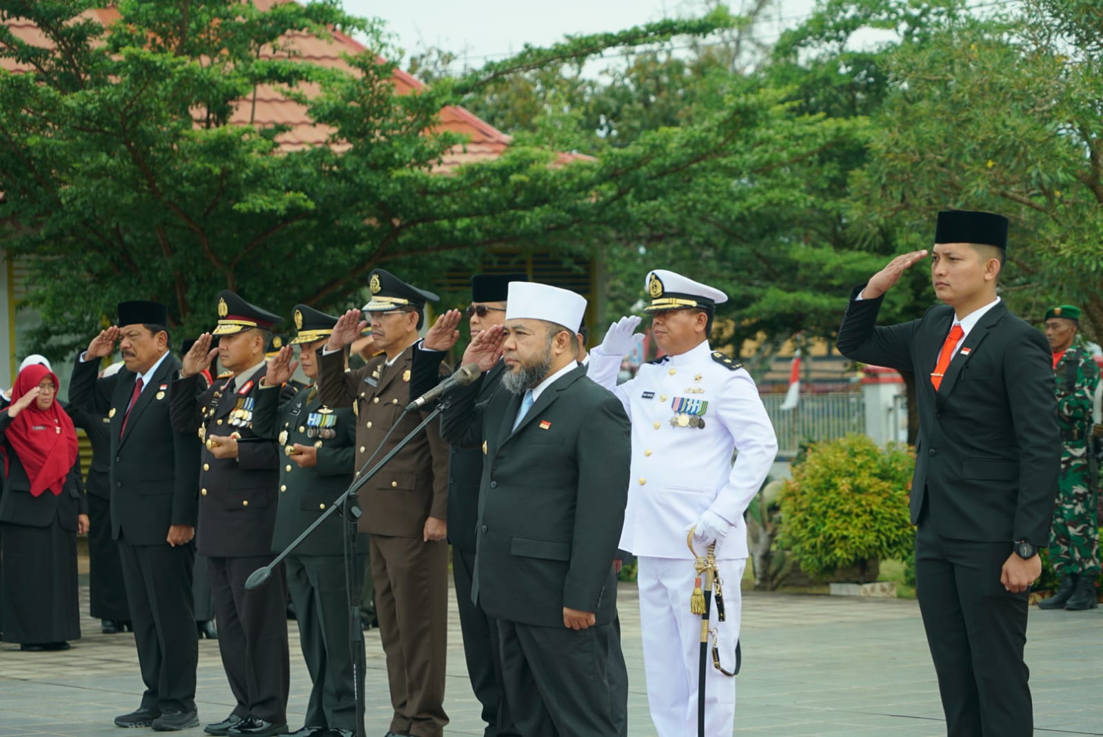 Momen Hari Pahlawan,  Gubernur Helmi Akan Renovasi Taman Makan Pahlawan Balai Buntar Bengkulu