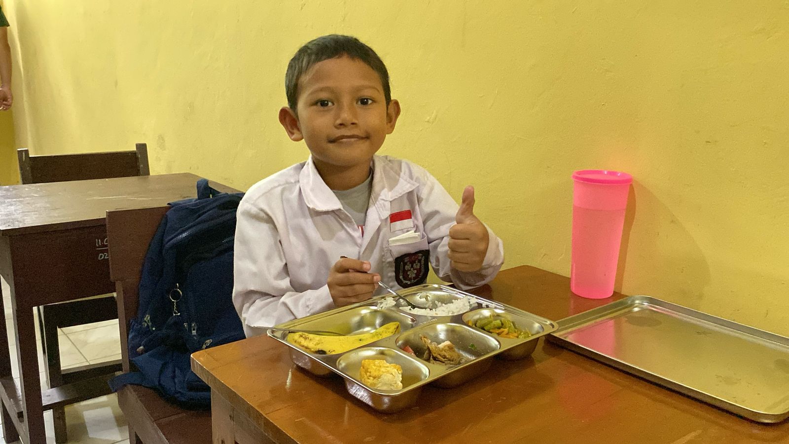 Makan Bergizi Gratis Dilaunching, Ayam, Sayur, Tahu dan Pisang Jadi Menu Pertama