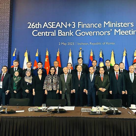 Dedolarisasi: ASEAN+3 Sepakati Kerjasama Keuangan Regional, Tinggalkan Dollar AS Transaksi dengan Uang Lokal