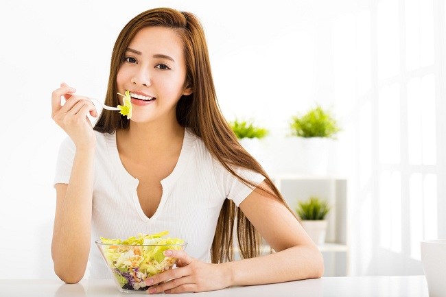 Daftar Makanan Sehat yang Bikin Kulit Lebih Glowing dan Awet Muda