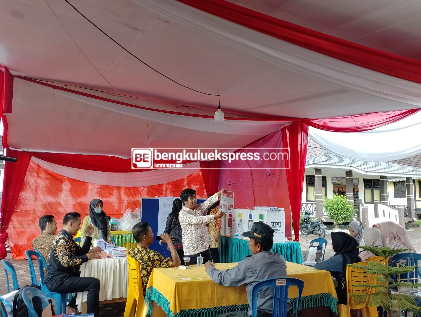 Prabowo - Gibran Unggul di TPS 22 Kediaman Gubenur Bengkulu