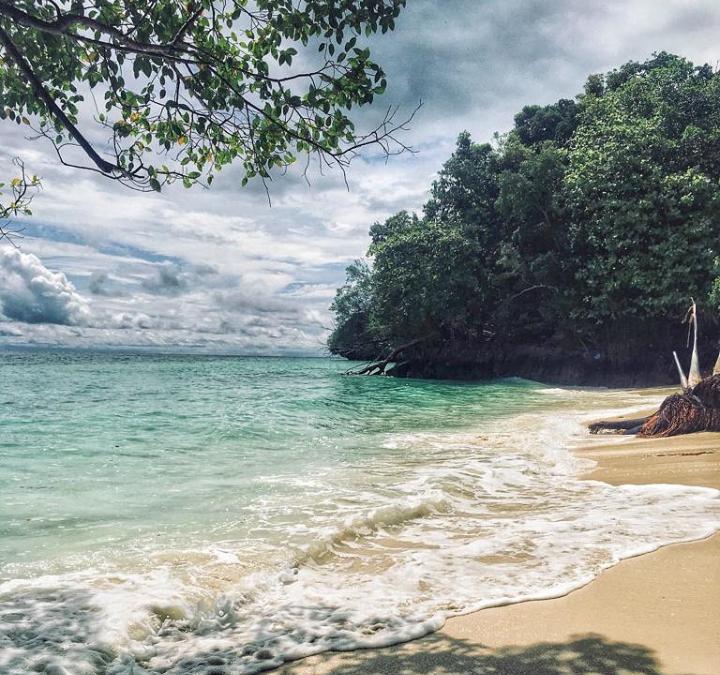 Menjelajahi Pulau Maratua Surganya Para Penyelam di Kepulauan Derawan Kalimantan Timur 