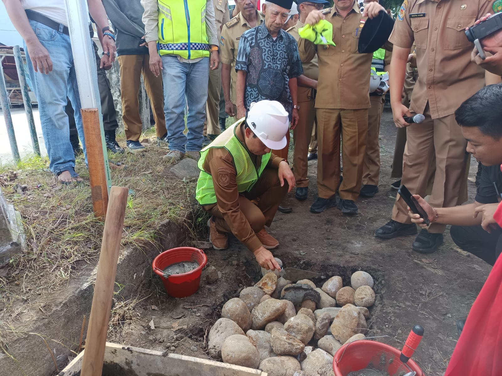 Walikota Ground Breaking Rehab Pasar Barukoto, Target 4 Bulan Selesai