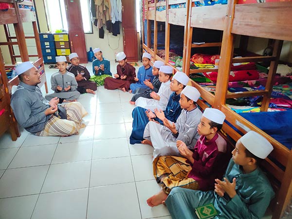 Para Orangtua, Perhatikan 5 Rukun dan 7 Ruh Pesantren saat Akan Memondokkan Anak