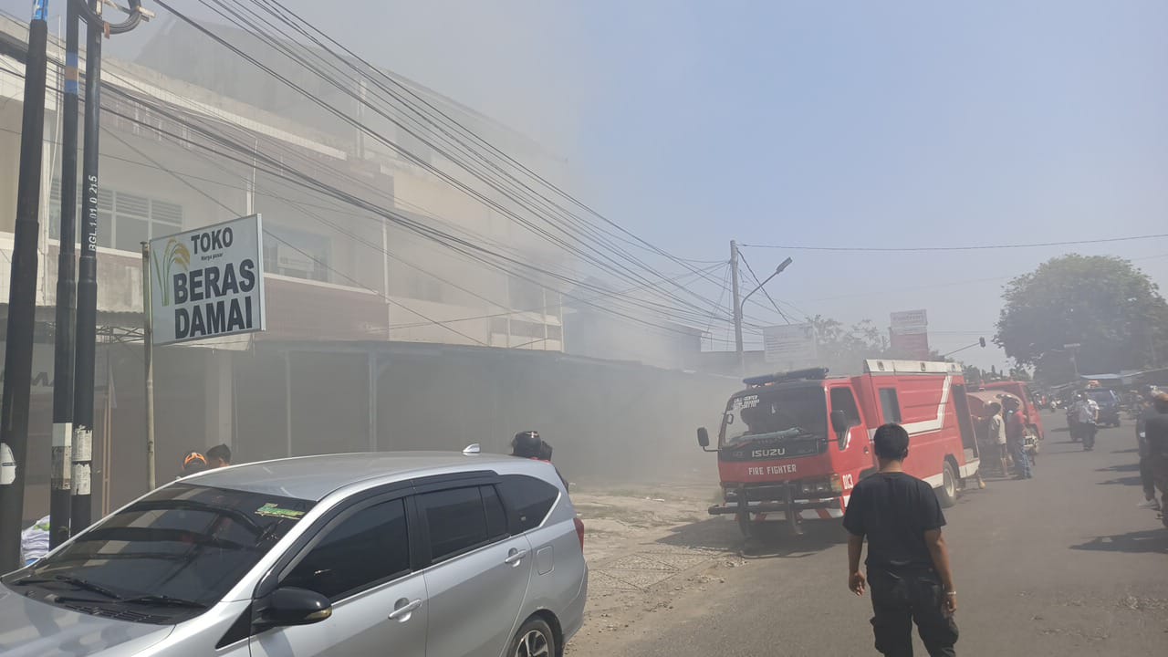 Kebakaran Hebat Hanguskan Ruko Konveksi di Jl Bali Kota Bengkulu